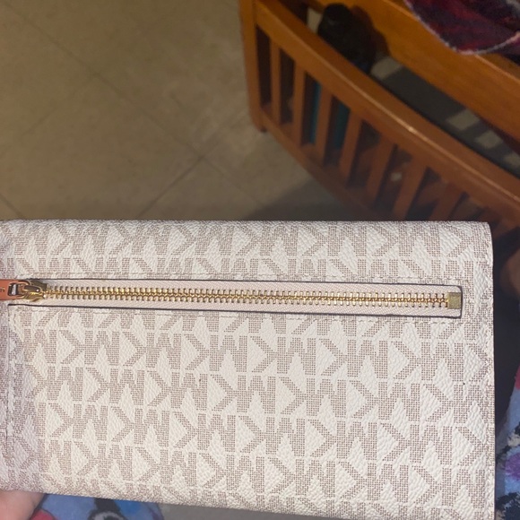 Michael Kors Wallet - Picture 3 of 3